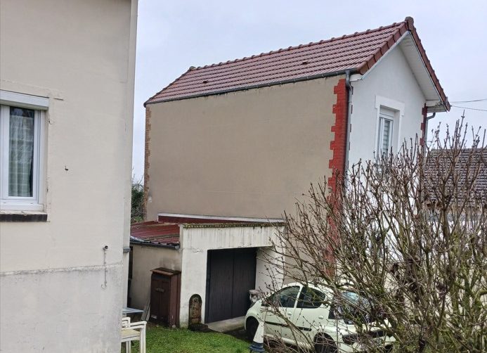 Façade de maison avec pignon enduit, projet de ravalement Raval d'Oise
