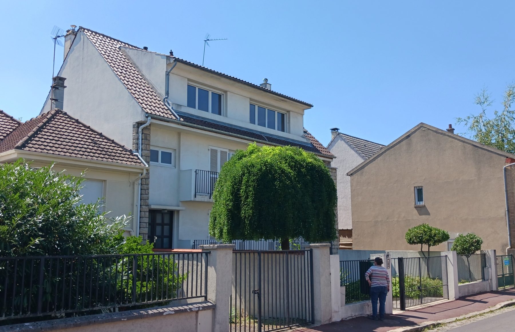 Façade de maison individuelle à Raval d'Oise avec enduit clair