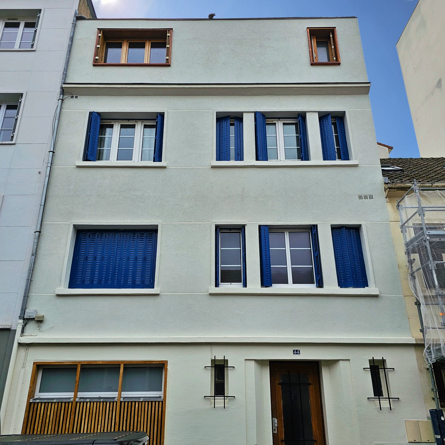 Façade après traitement contre l'humidité à Enghien-les-Bains, rénovation effectuée - Raval d'Oise