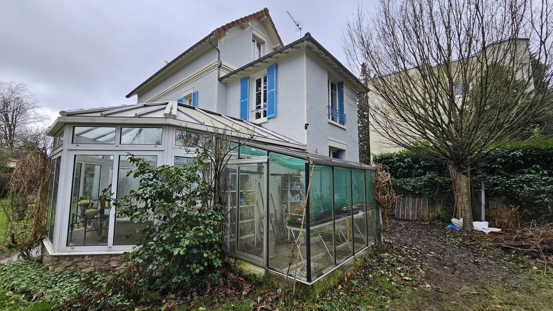 Façade après traitement contre l'humidité à Bezons, rénovation effectuée - Raval d'Oise