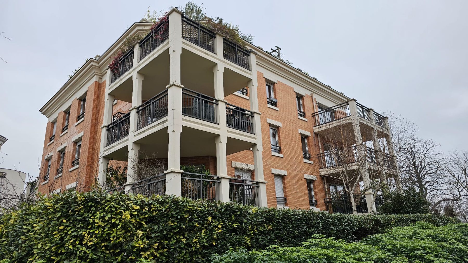 Façade après passage des façadiers Raval d'Oise à Ermont, rénovation effectuée