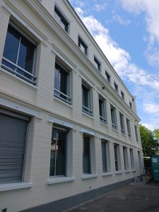 Façade d’immeuble rénovée après ravalement Raval d'Oise
